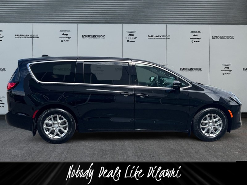 2027 Chrysler Pacifica Select