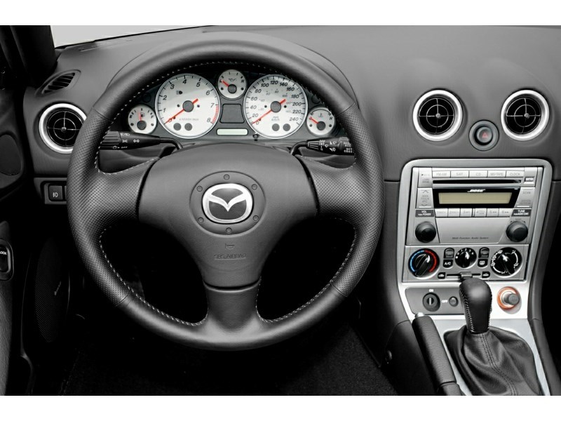 2004 Mazda MX-5 Miata 2dr Conv GS Manual Interior Shot 3
