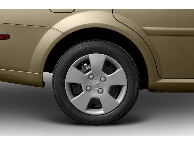 2005 Chevrolet Optra 4dr Sdn LS Exterior Shot 5