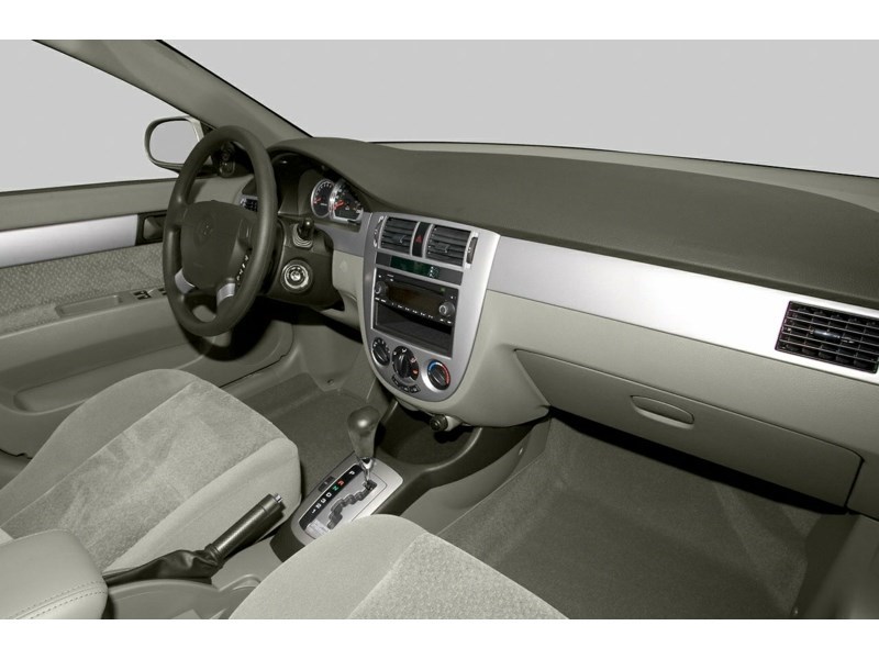 2005 Chevrolet Optra 4dr Sdn LS Interior Shot 1