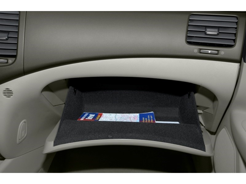2007 Kia Magentis 4dr Sdn Manual LX Interior Shot 3
