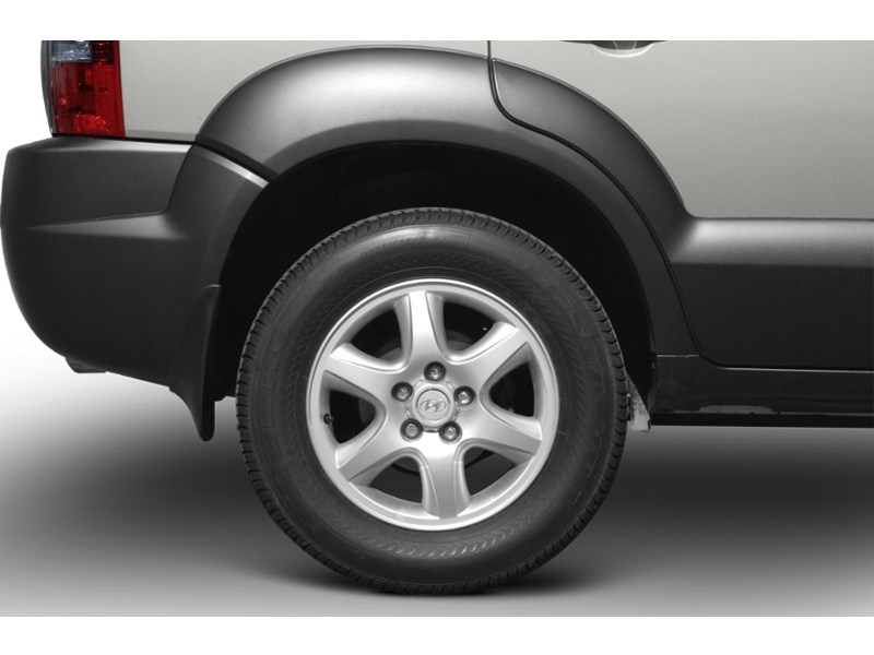 2008 Hyundai Tucson FWD 4dr I4 Auto GL Exterior Shot 5