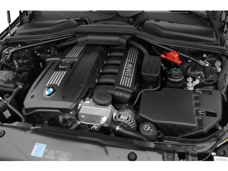 2009 BMW 528 4dr Sdn 528i RWD Exterior Shot 3