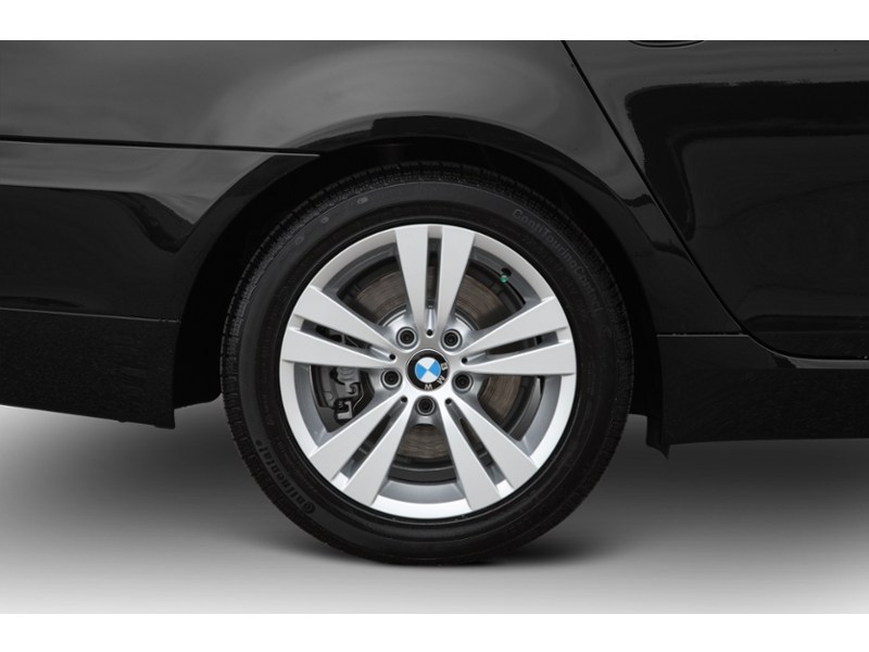 2009 BMW 528 4dr Sdn 528i RWD Exterior Shot 5
