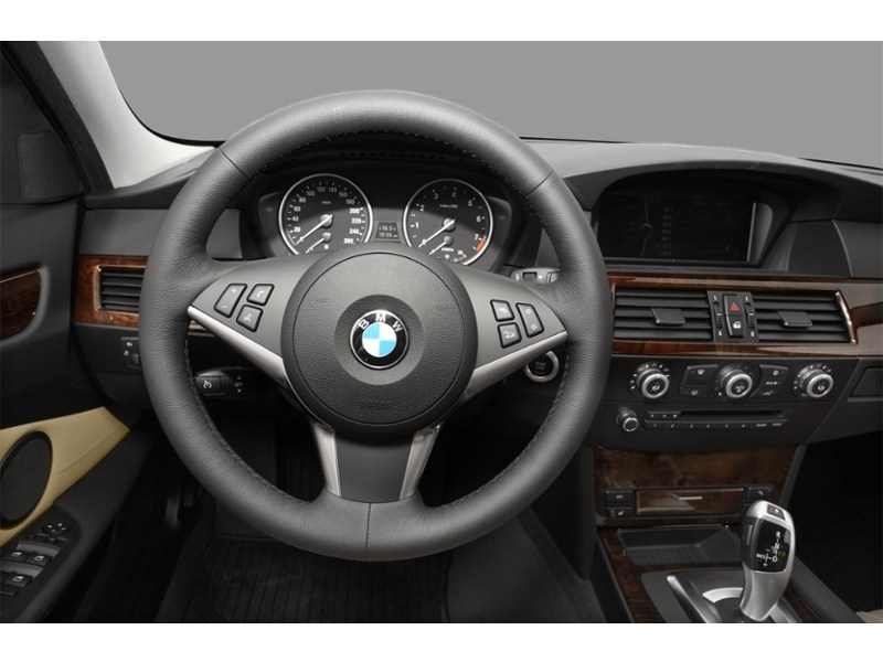 2009 BMW 528 4dr Sdn 528i RWD Interior Shot 3