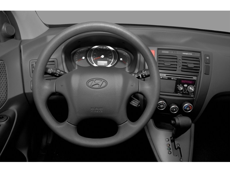 2009 Hyundai Tucson FWD 4dr I4 Auto 25th Anniversary Interior Shot 3