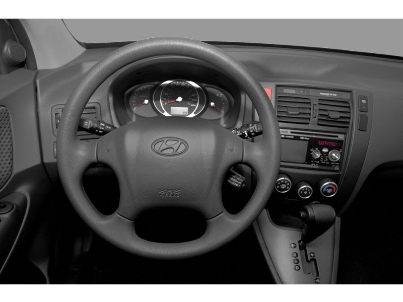 2009 Hyundai Tucson FWD 4dr I4 Auto 25th Anniversary Interior Shot 3