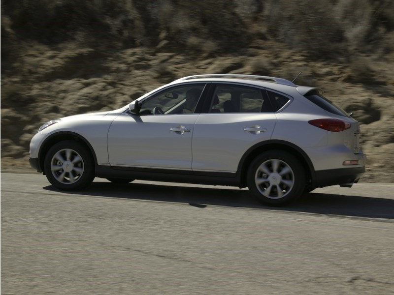 2010 INFINITI EX35 Luxury OEM Shot 3