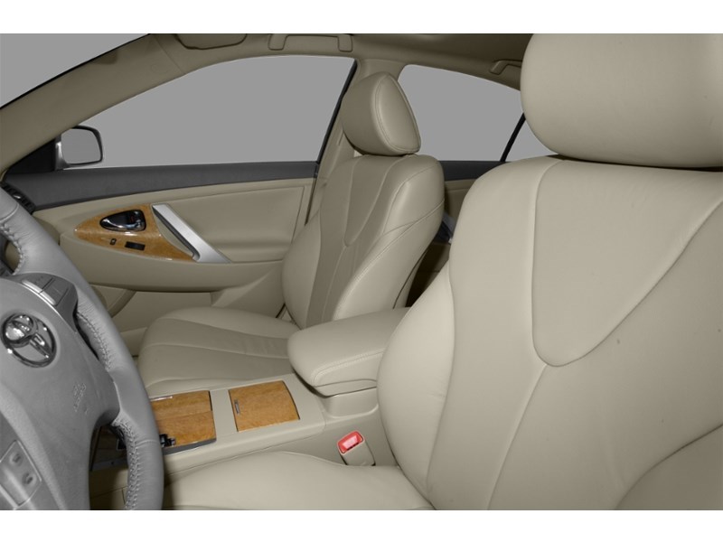 2009 Toyota Camry 4dr Sdn I4 Man SE Interior Shot 5
