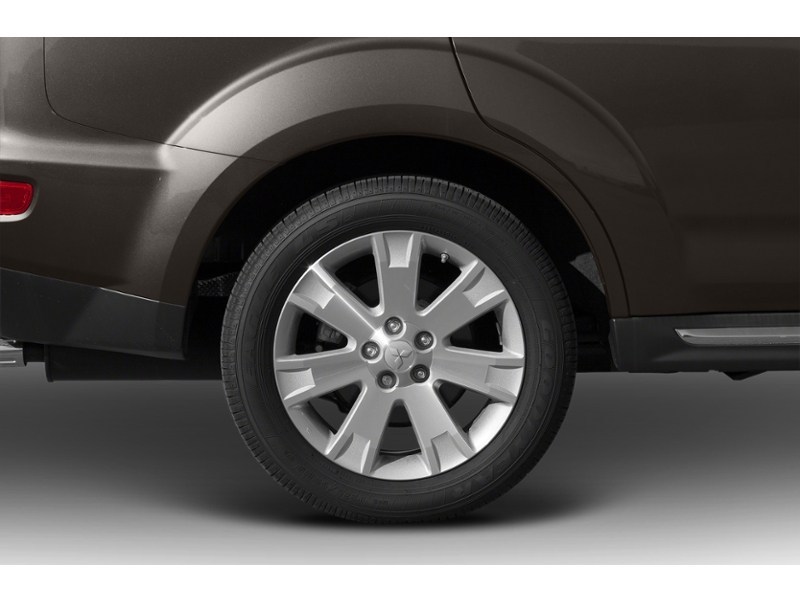 2010 Mitsubishi Outlander 2WD 4dr ES Exterior Shot 5