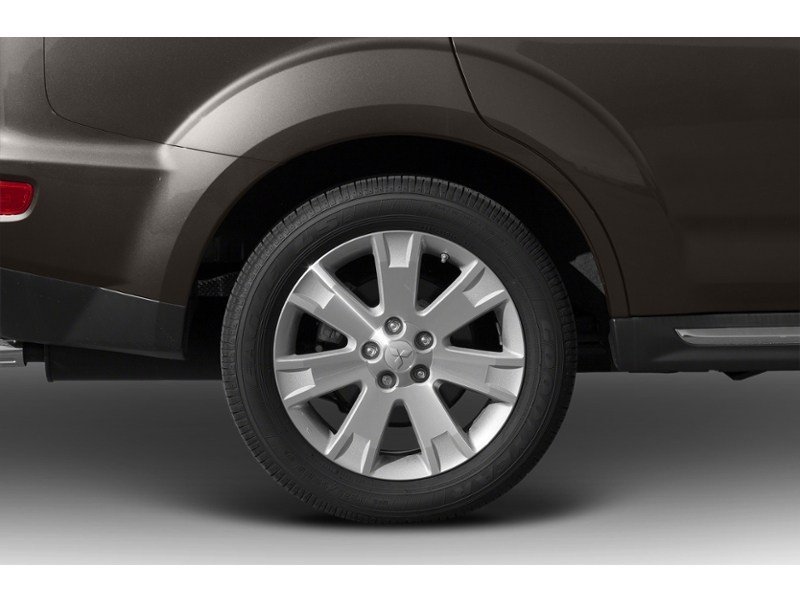 2010 Mitsubishi Outlander 2WD 4dr ES Exterior Shot 5