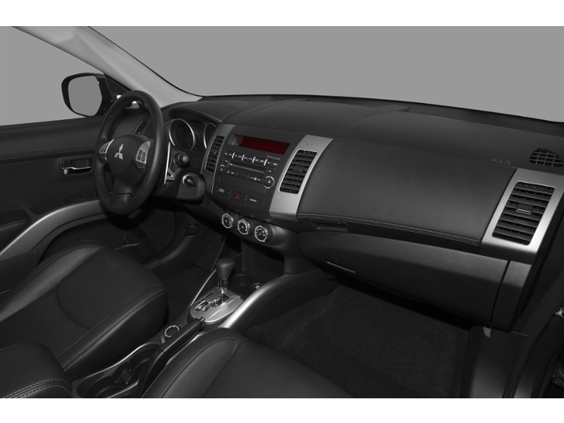 2010 Mitsubishi Outlander 2WD 4dr ES Interior Shot 1