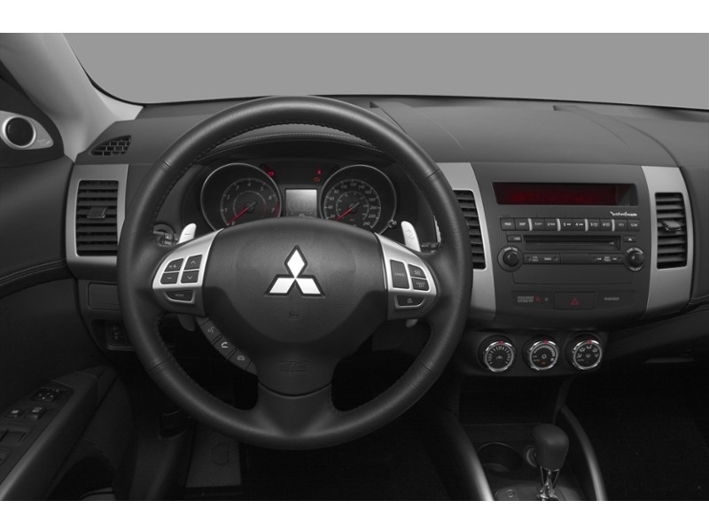 2010 Mitsubishi Outlander 2WD 4dr ES Interior Shot 3
