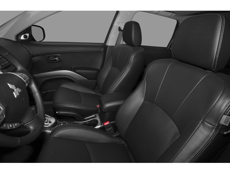 2010 Mitsubishi Outlander 2WD 4dr ES Interior Shot 5