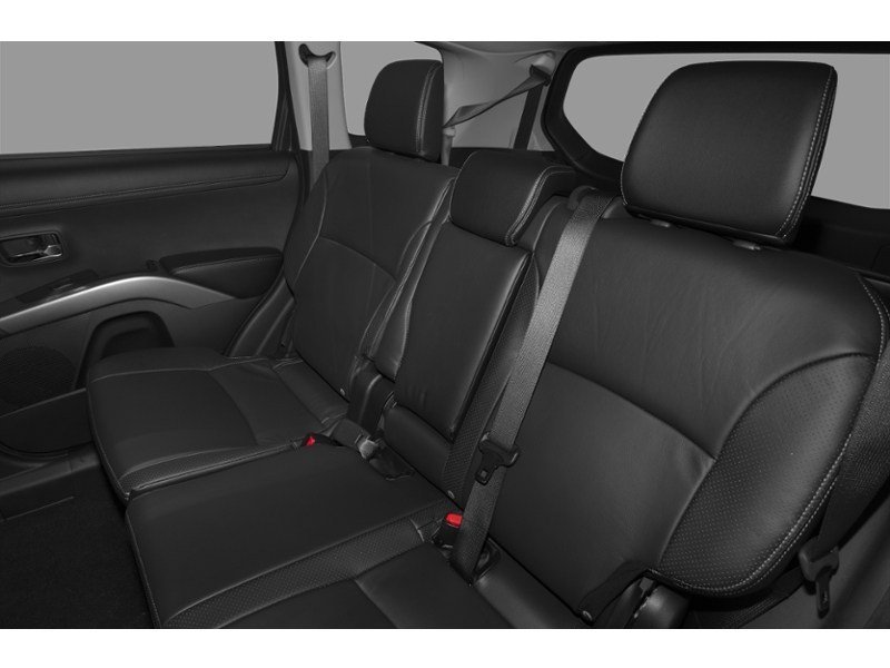 2010 Mitsubishi Outlander 2WD 4dr ES Interior Shot 6