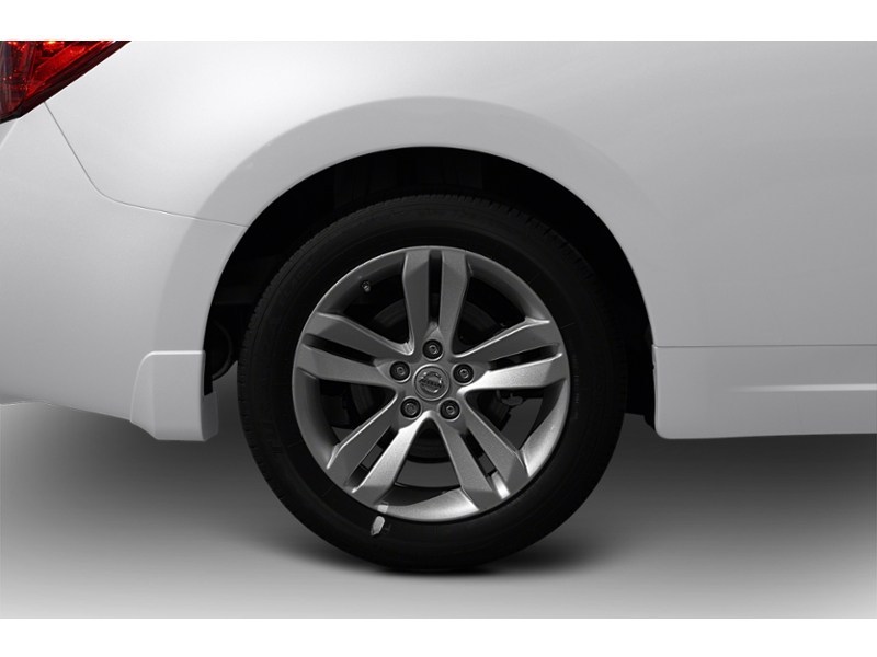 2010 Nissan Altima 2dr Cpe I4 CVT 2.5 S Exterior Shot 5
