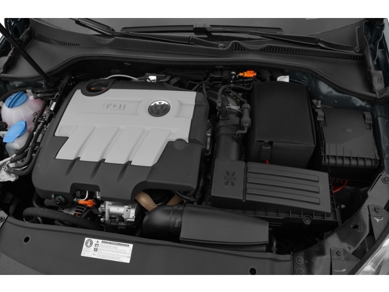 2010 Volkswagen Golf 4dr Auto Comfortline Exterior Shot 3