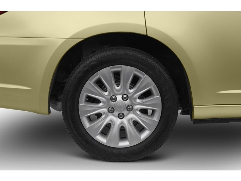 2011 Chrysler 200 4dr Sdn Touring Exterior Shot 5