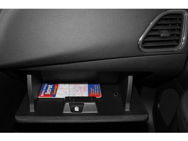 2011 Chrysler 200 4dr Sdn Touring Interior Shot 4