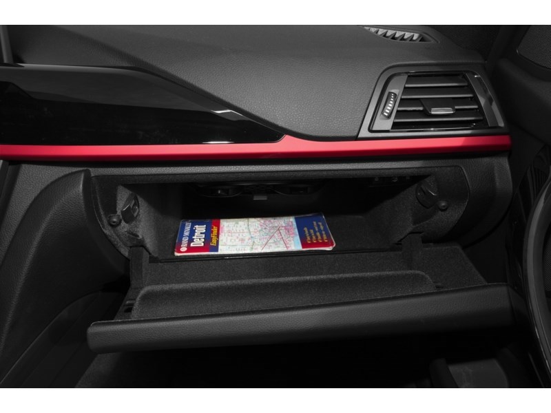 2013 BMW 320 4dr Sdn 320i xDrive AWD Interior Shot 4