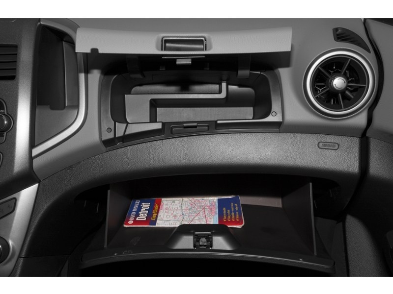 2014 Chevrolet Sonic 4dr Sdn LT Auto Interior Shot 4