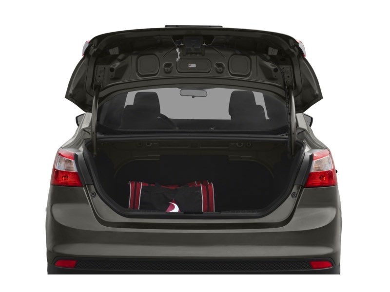 2012 Ford Focus 4dr Sdn SE Exterior Shot 4