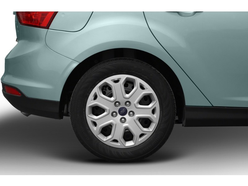 2012 Ford Focus 5dr HB SE Exterior Shot 5
