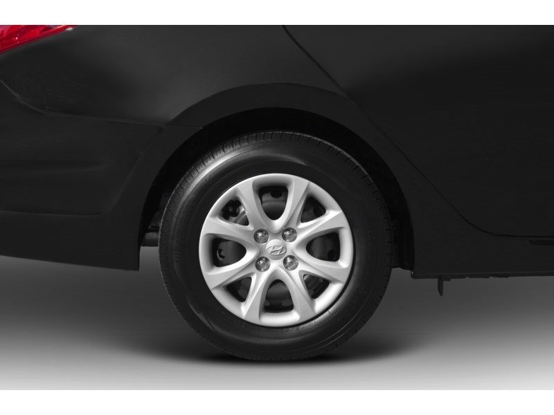 2012 Hyundai Accent 4dr Sdn Auto GLS Exterior Shot 5