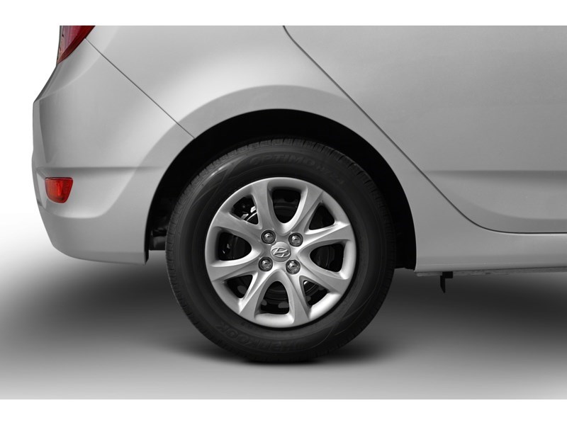 2012 Hyundai Accent 5dr HB Man GL Exterior Shot 5