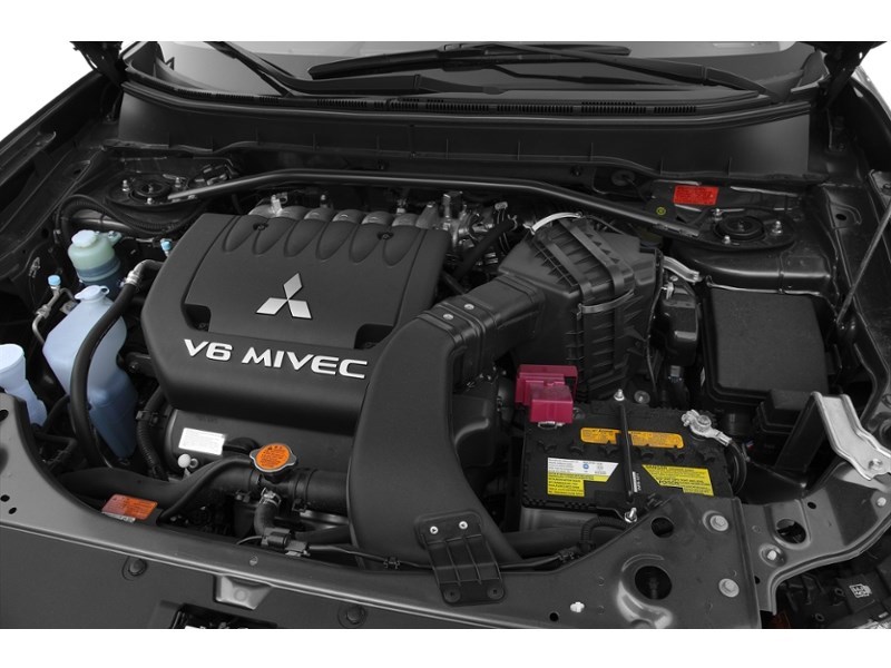 2012 Mitsubishi Outlander 4WD 4dr ES Exterior Shot 3