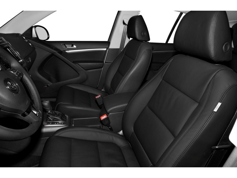 2017 Volkswagen Tiguan 2WD 4dr Trendline Interior Shot 5