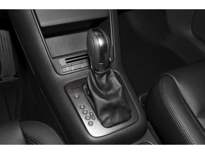 2017 Volkswagen Tiguan 2WD 4dr Trendline Exterior Shot 12