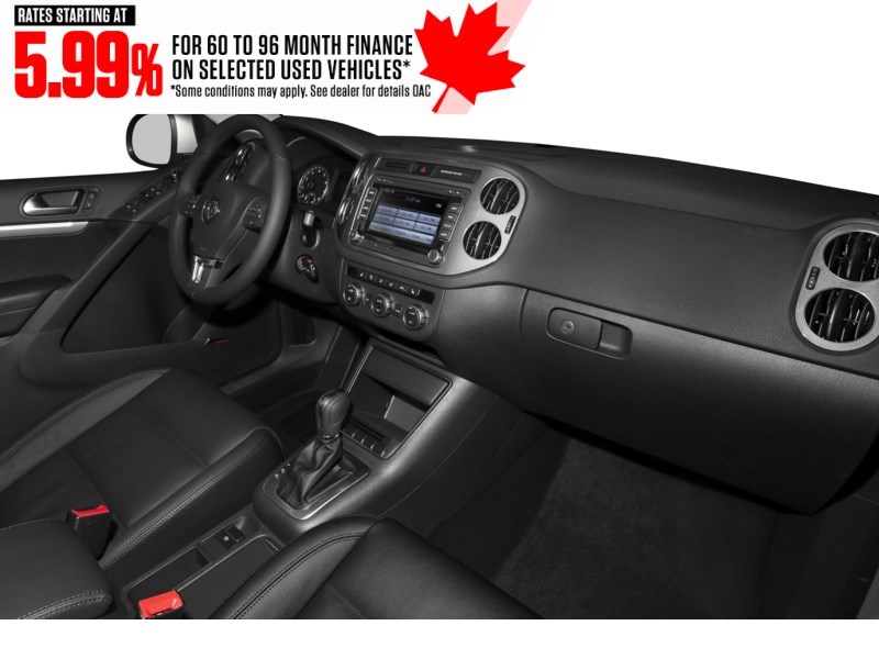 2017 Volkswagen Tiguan 4MOTION 4dr Comfortline Interior Shot 1