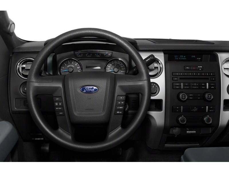 2013 Ford F-150 4WD SuperCrew 145" XLT Interior Shot 2
