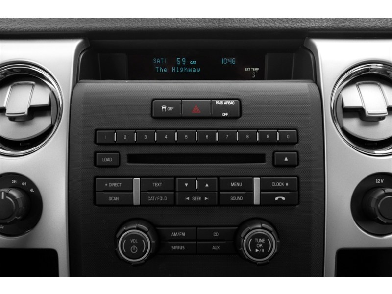 2013 Ford F-150 4WD SuperCrew 145" XLT Interior Shot 1