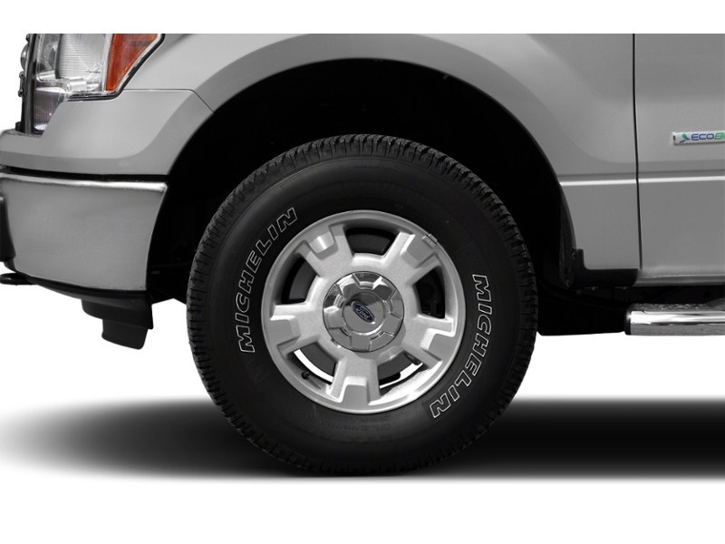 2013 Ford F-150 4WD SuperCrew 145" XLT Exterior Shot 5
