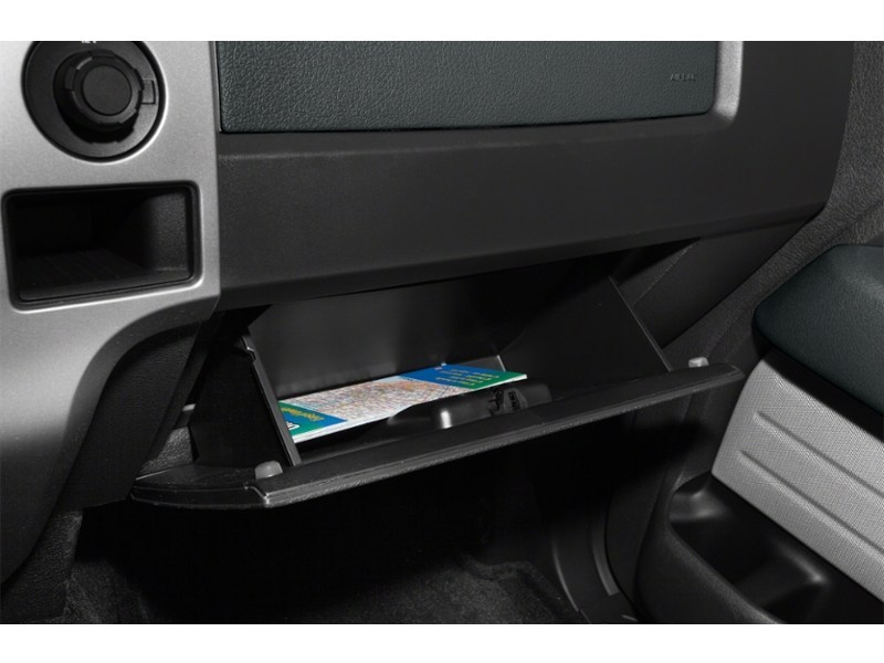 2013 Ford F-150 4WD SuperCrew 145" XLT Interior Shot 3