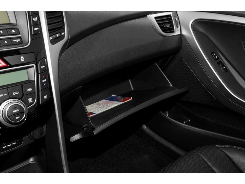 2014 Hyundai Elantra GT 5dr HB Auto GL Interior Shot 4