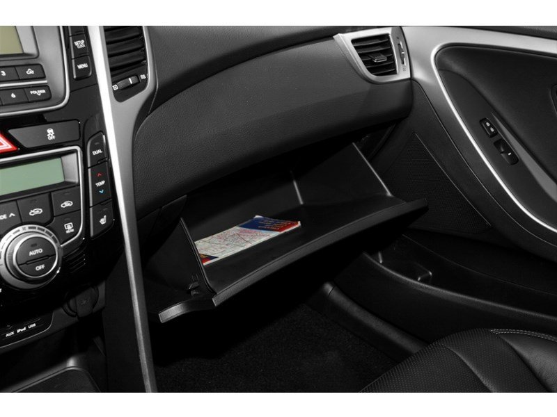 2013 Hyundai Elantra GT 5dr HB Man GLS Interior Shot 4
