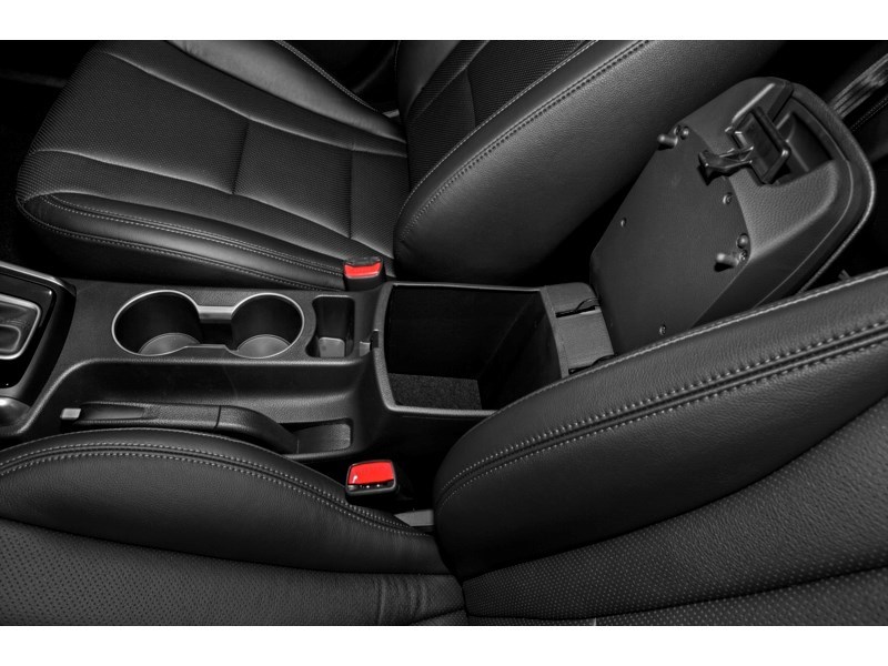 2013 Hyundai Elantra GT 5dr HB Auto GL Interior Shot 8