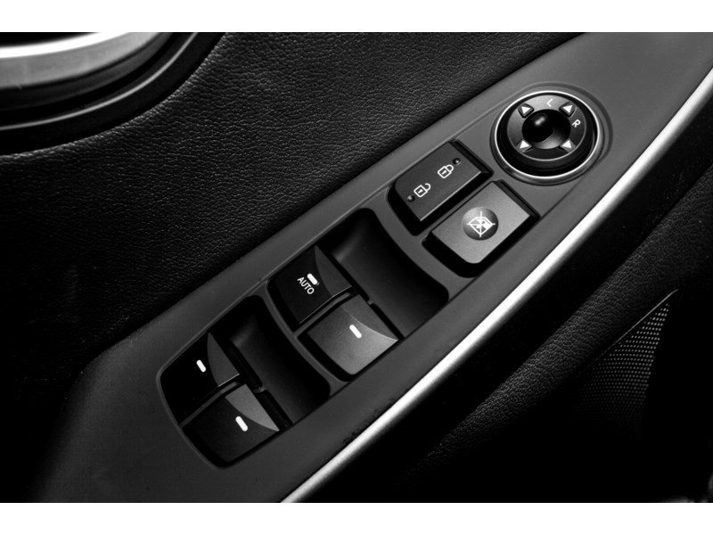 2014 Hyundai Elantra GT 5dr HB Auto GL Exterior Shot 11