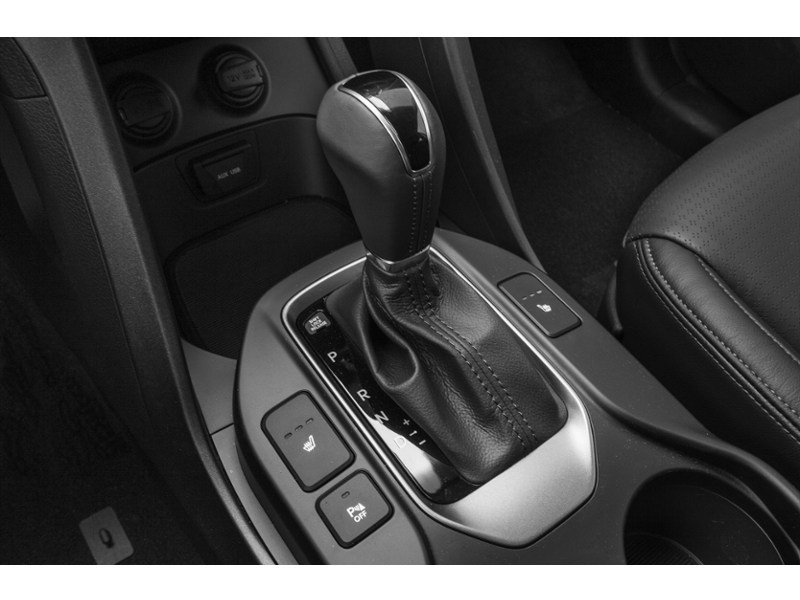 2014 Hyundai Santa Fe XL AWD 4dr 3.3L Auto Premium Exterior Shot 9