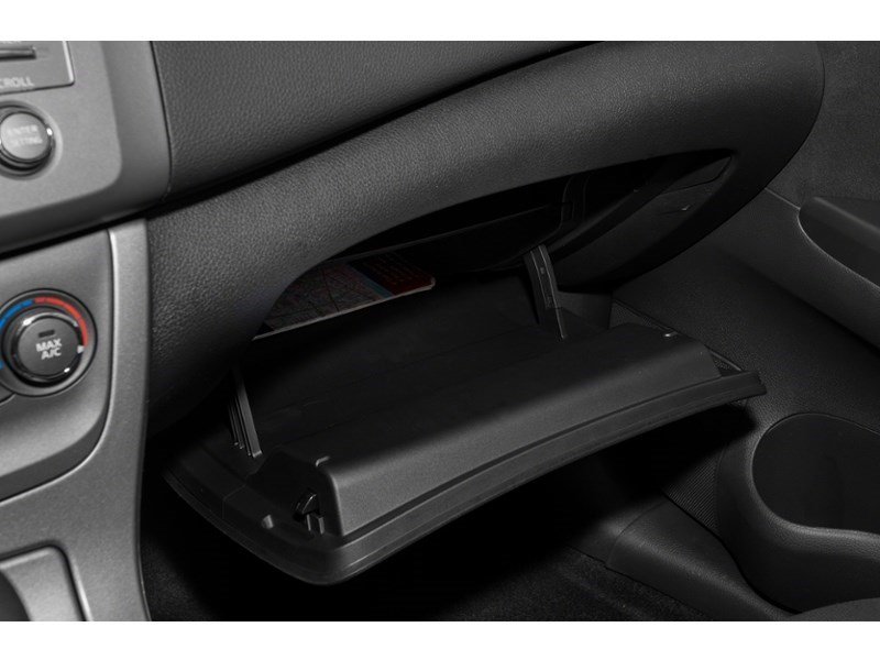 2014 Nissan Sentra 4dr Sdn CVT S Interior Shot 4