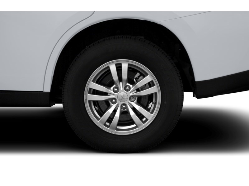 2014 Mitsubishi Outlander 4WD 4dr GT Exterior Shot 5