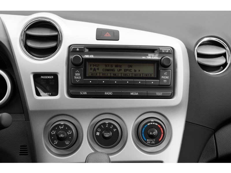 2014 Toyota Matrix 4dr Wgn Auto FWD Interior Shot 2