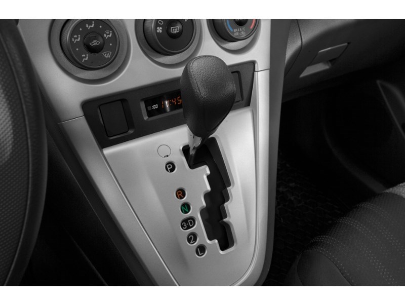 2014 Toyota Matrix 4dr Wgn Auto FWD Exterior Shot 9