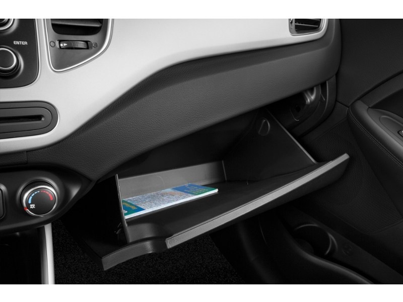 2016 Kia Rondo 4dr Wgn Auto LX Interior Shot 4