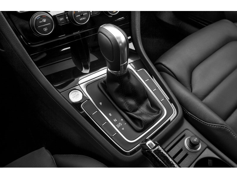 2016 Volkswagen Golf Sportwagon 4dr Man 1.8 TSI Trendline Exterior Shot 12