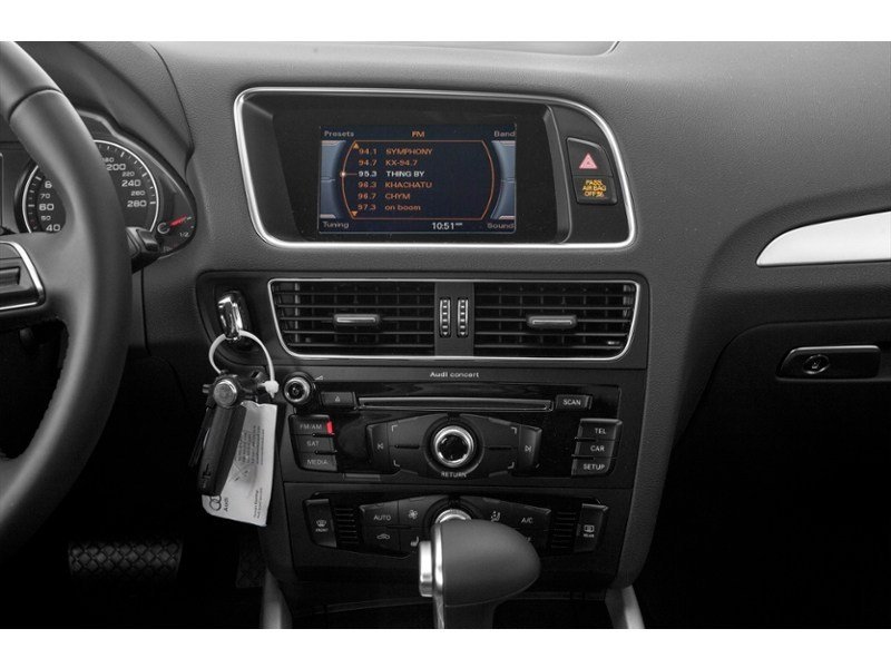 2016 Audi A4 2.0T Komfort plus (M6) Interior Shot 2