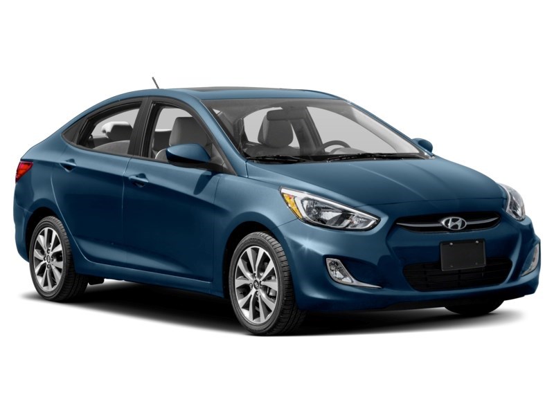 2017 Hyundai Accent 4dr Sdn Auto SE Exterior Shot 9